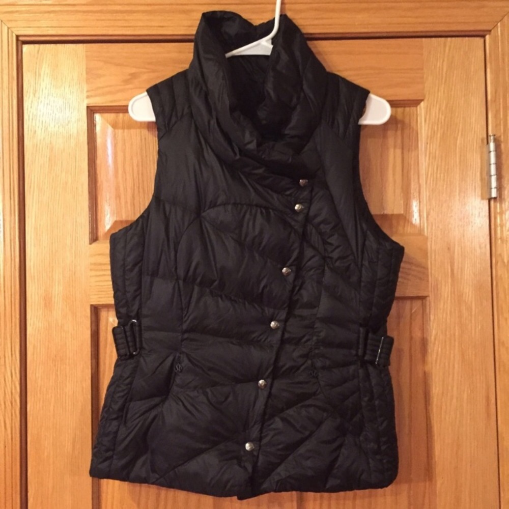 Lululemon Get Down Vest Sz 10 in Black
